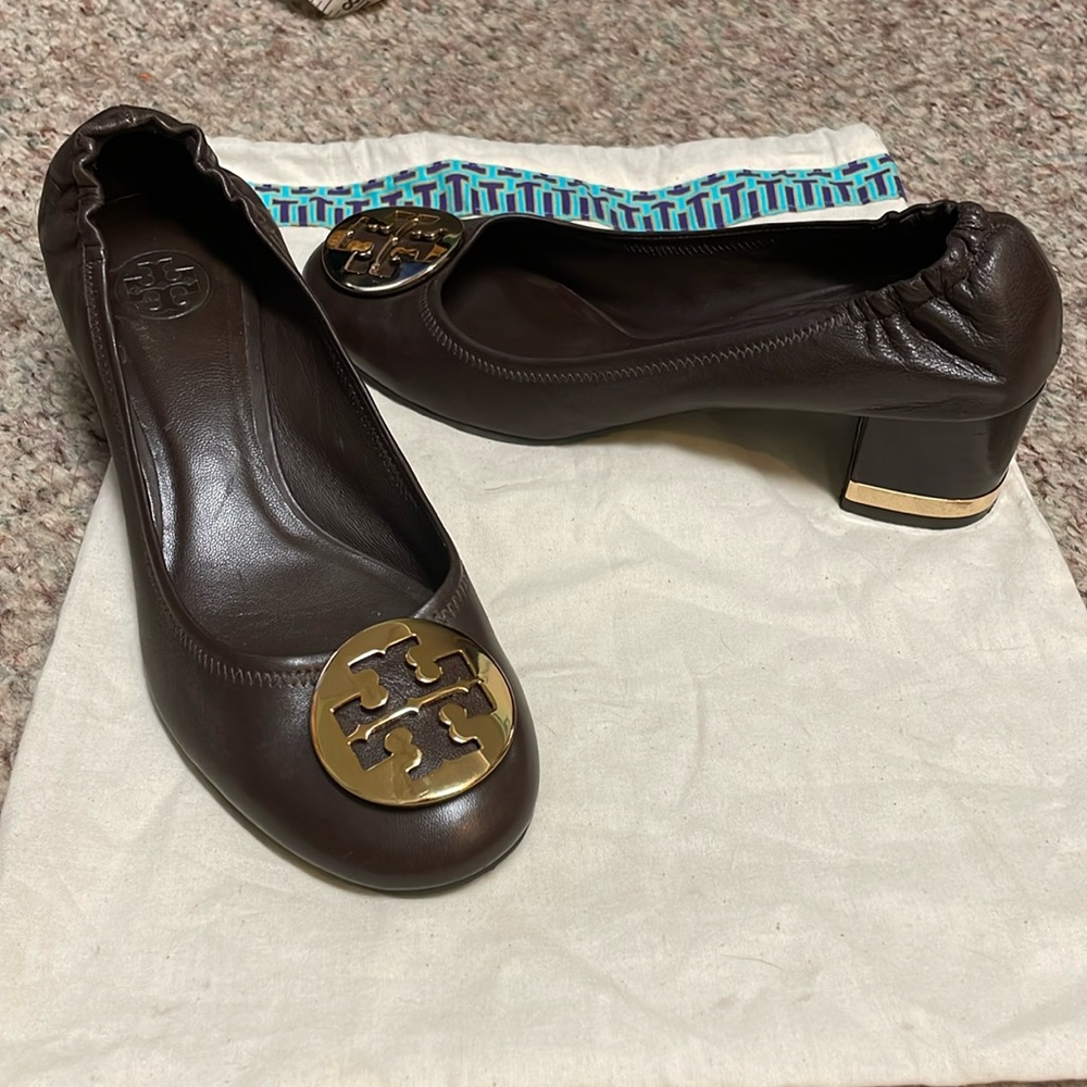 Tory Burch leather gold logo front wood grain heels